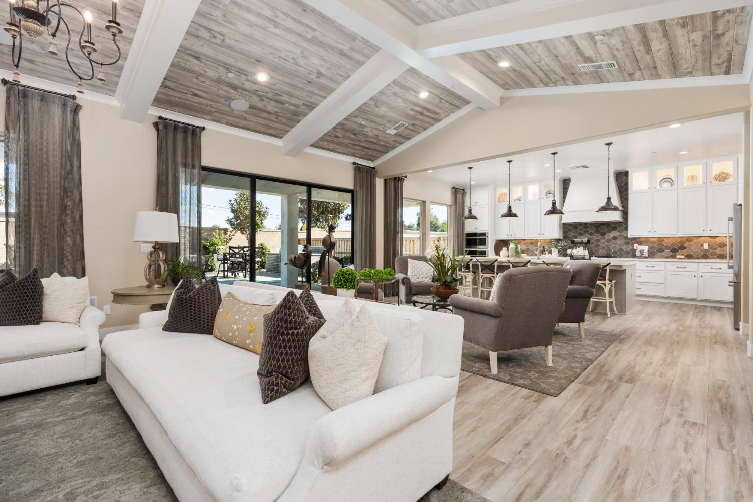 1681 N Shirley Ave, Clovis, CA 93619