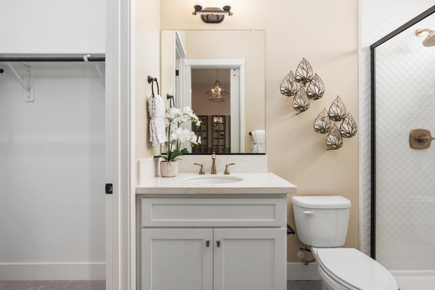 1681 N Shirley Ave, Clovis, CA 93619