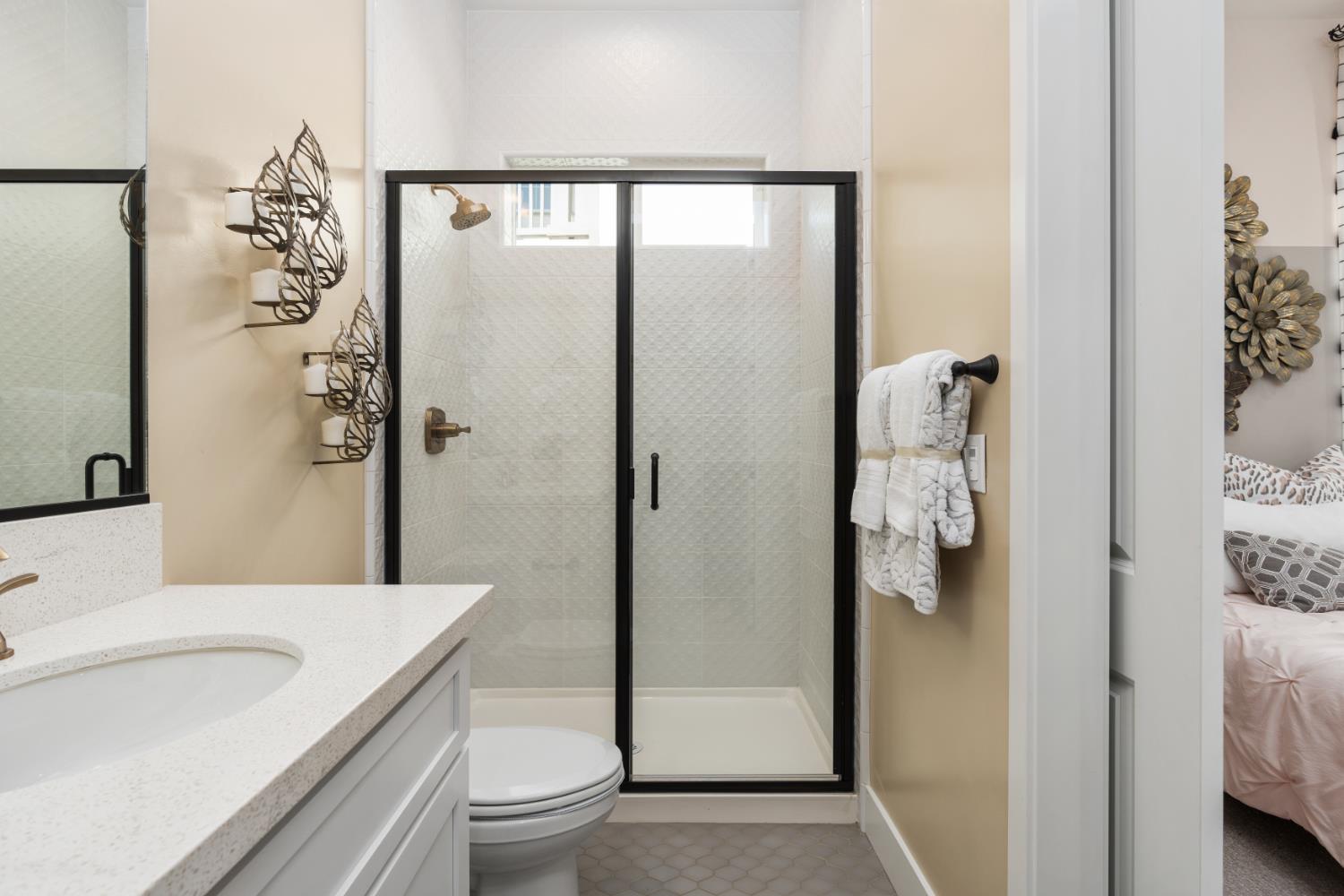 1681 N Shirley Ave, Clovis, CA 93619