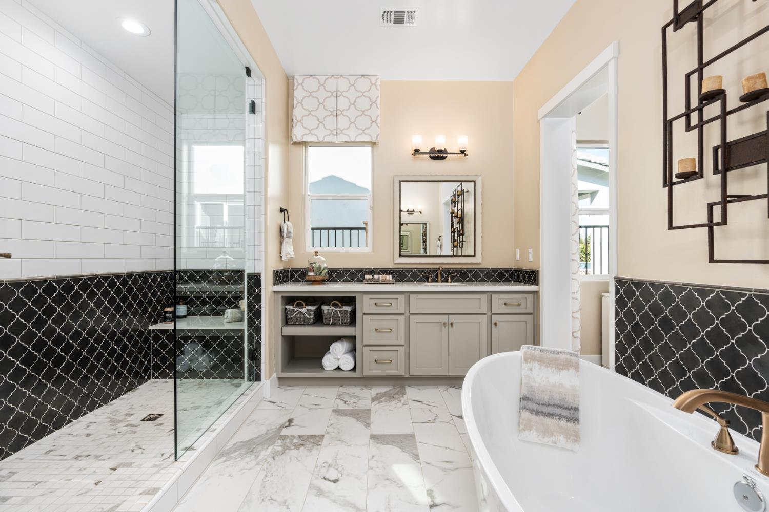 1681 N Shirley Ave, Clovis, CA 93619