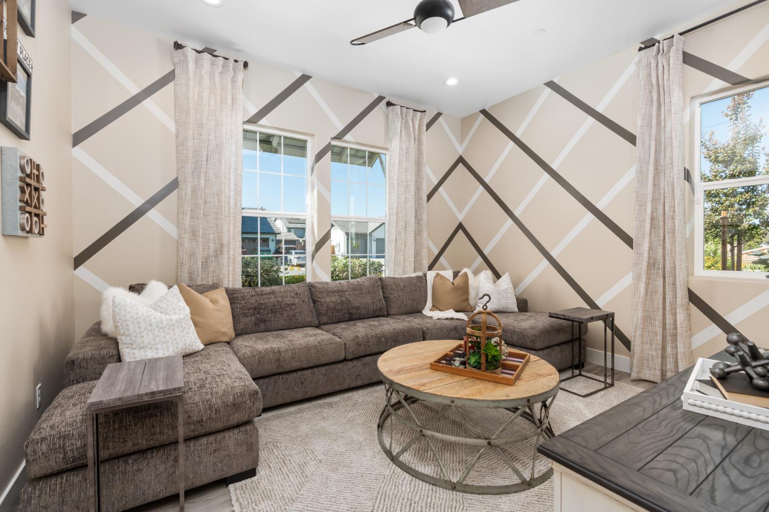 1681 N Shirley Ave, Clovis, CA 93619