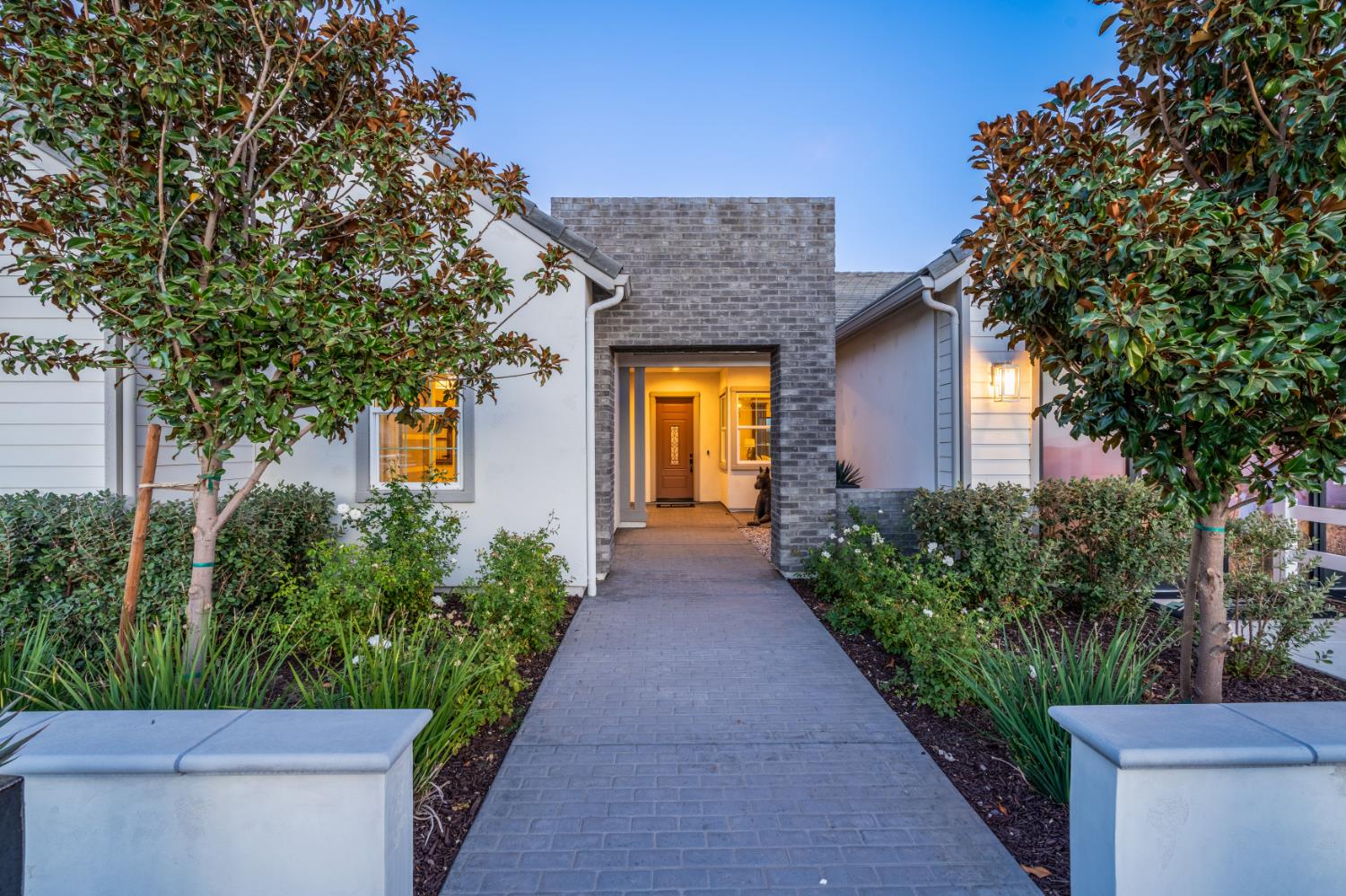 1681 N Shirley Ave, Clovis, CA 93619