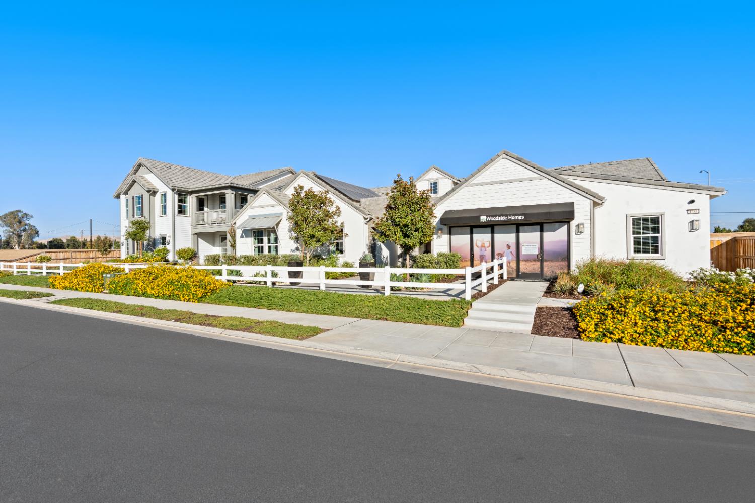 1681 N Shirley Ave, Clovis, CA 93619
