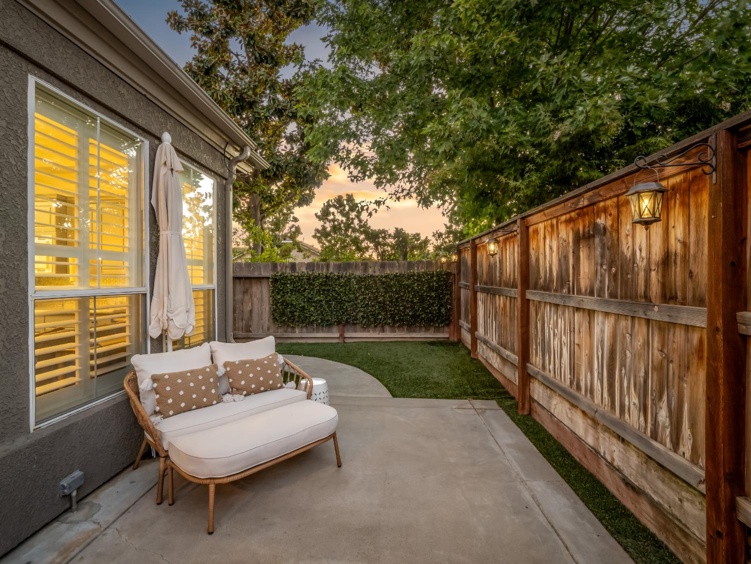 902 E Mill Creek Dr, Fresno, CA 93720