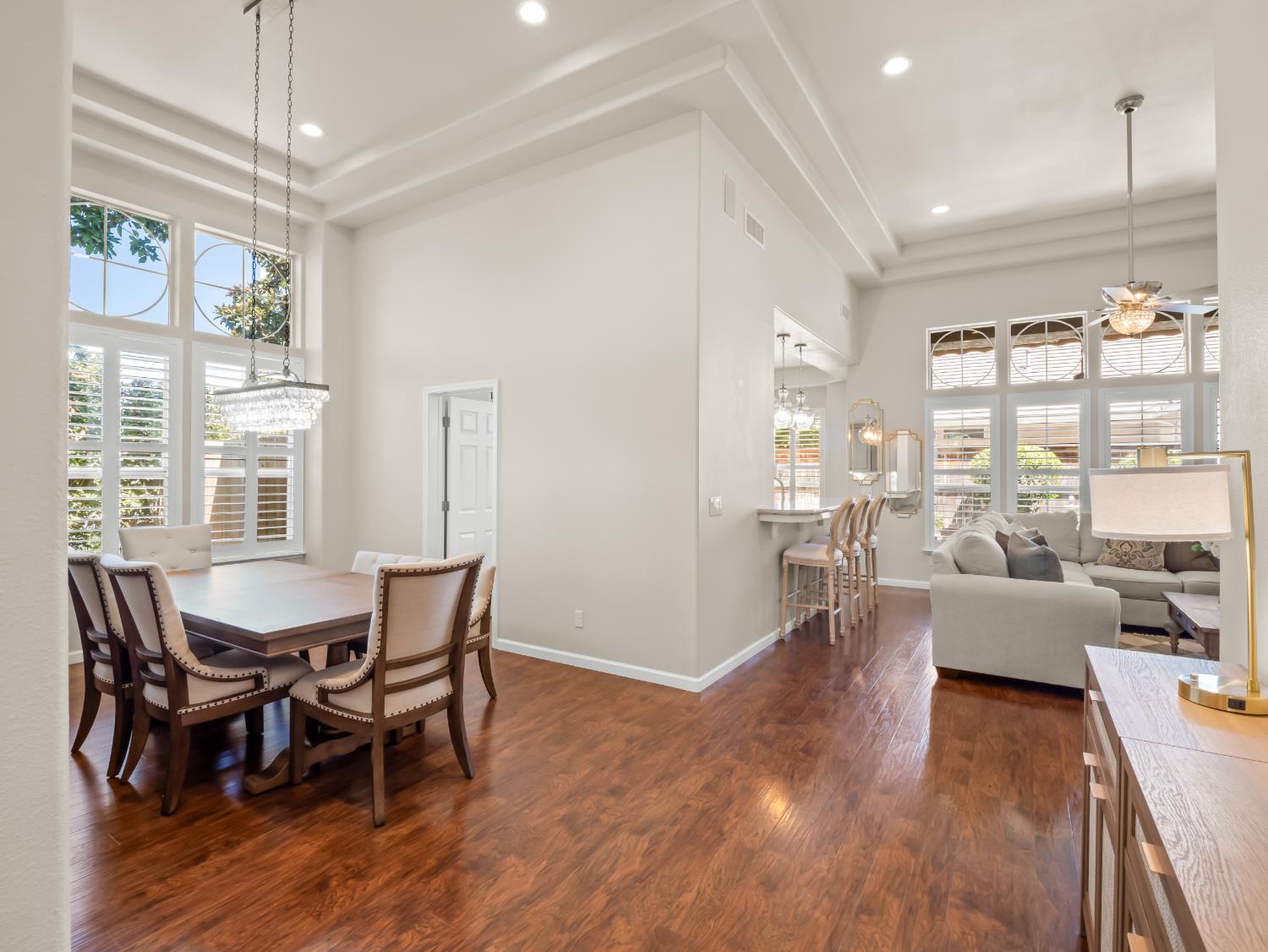 902 E Mill Creek Dr, Fresno, CA 93720