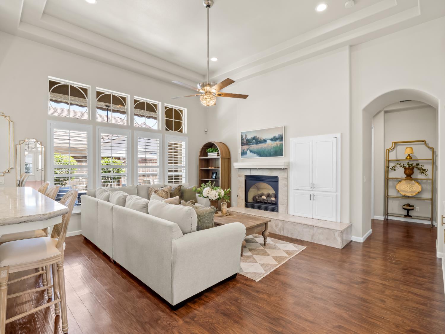 902 E Mill Creek Dr, Fresno, CA 93720