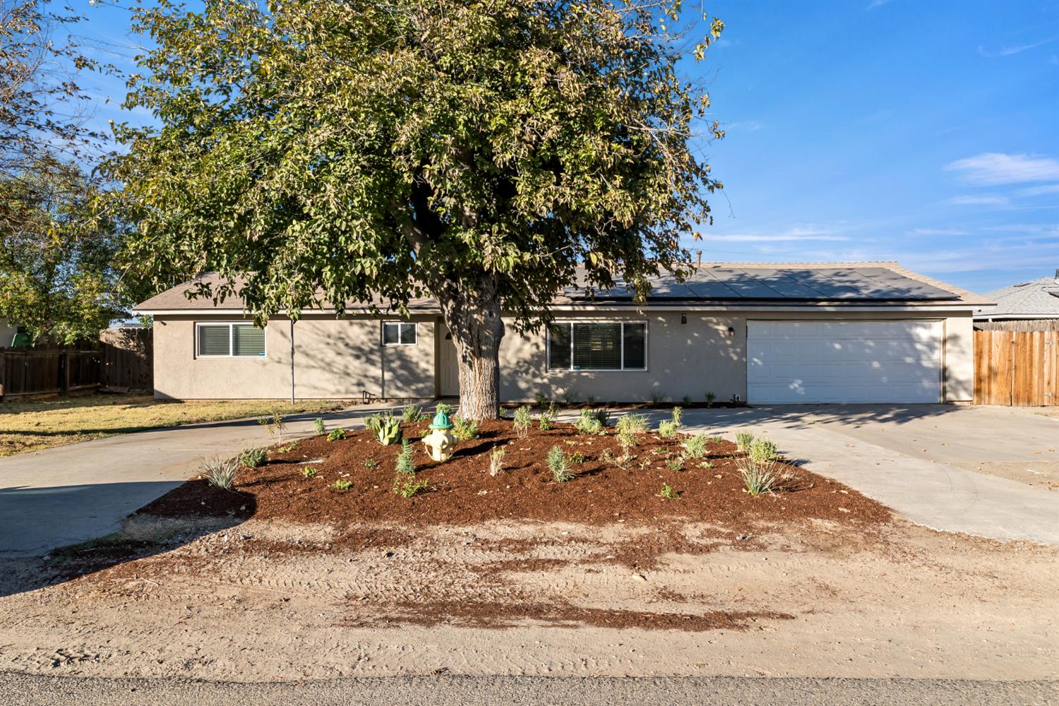 3042 W Mendes Dr, Riverdale, CA 93656
