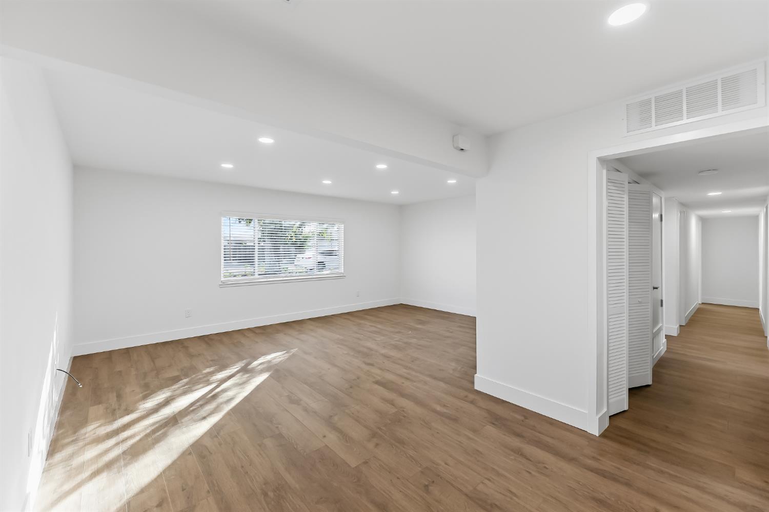 3042 W Mendes Dr, Riverdale, CA 93656