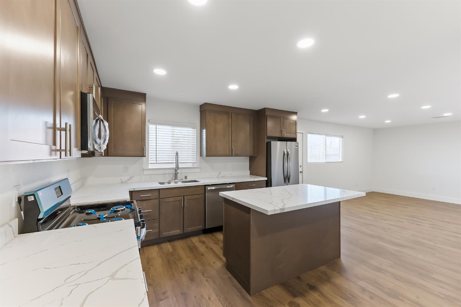 3042 W Mendes Dr, Riverdale, CA 93656