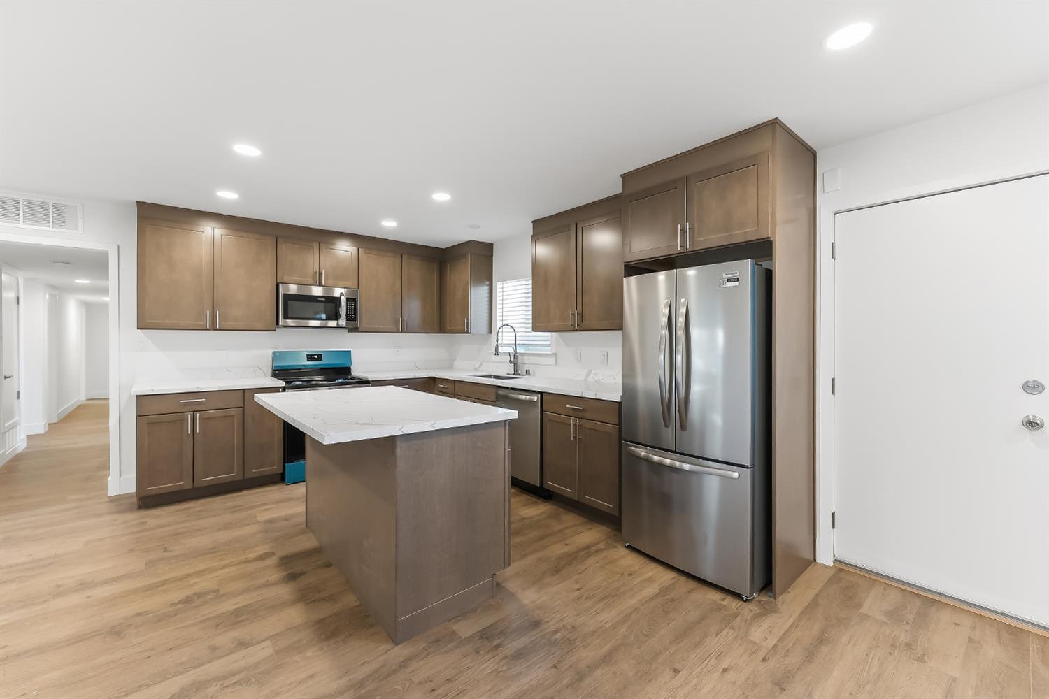 3042 W Mendes Dr, Riverdale, CA 93656