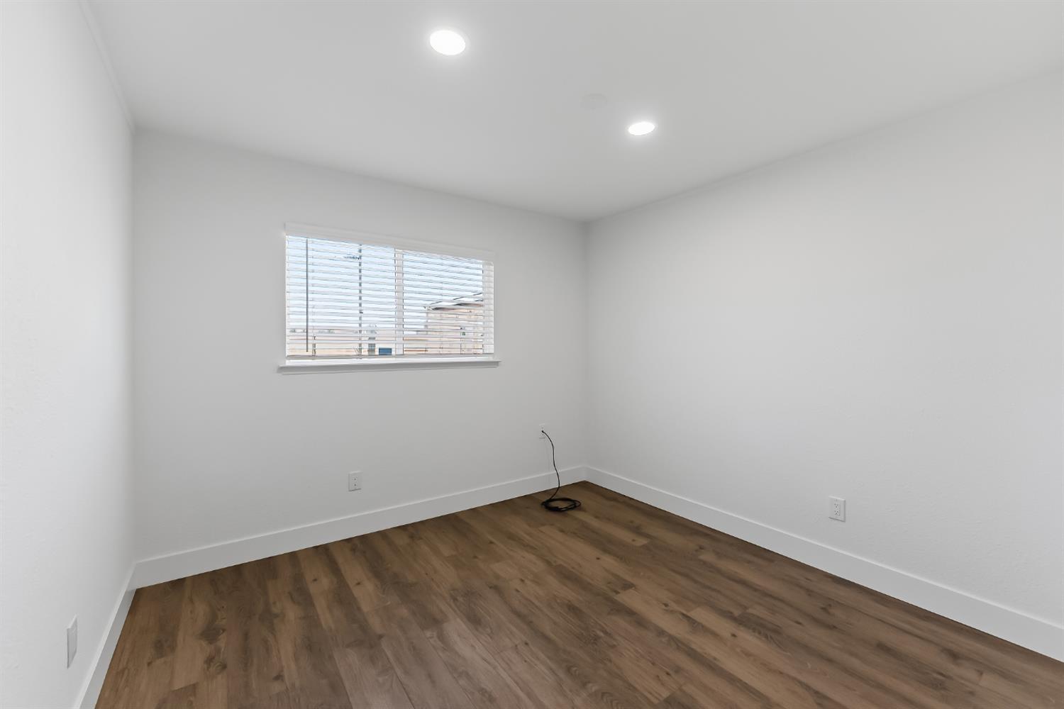 3042 W Mendes Dr, Riverdale, CA 93656