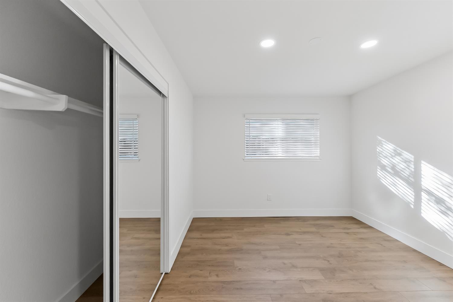 3042 W Mendes Dr, Riverdale, CA 93656