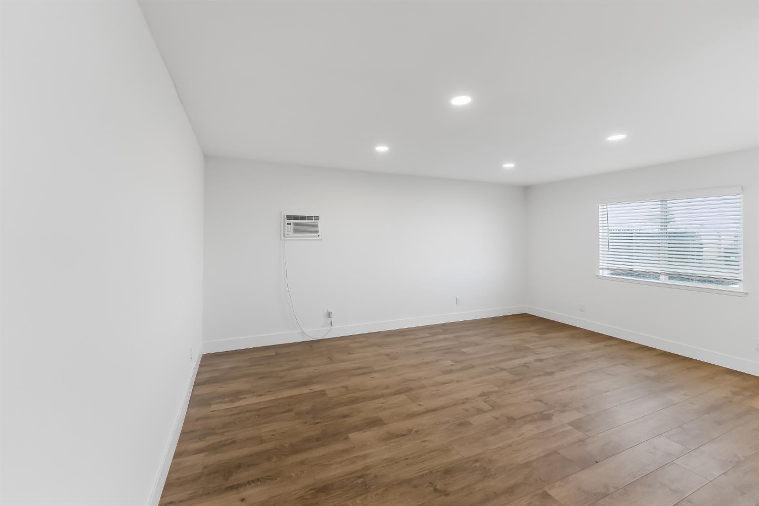 3042 W Mendes Dr, Riverdale, CA 93656