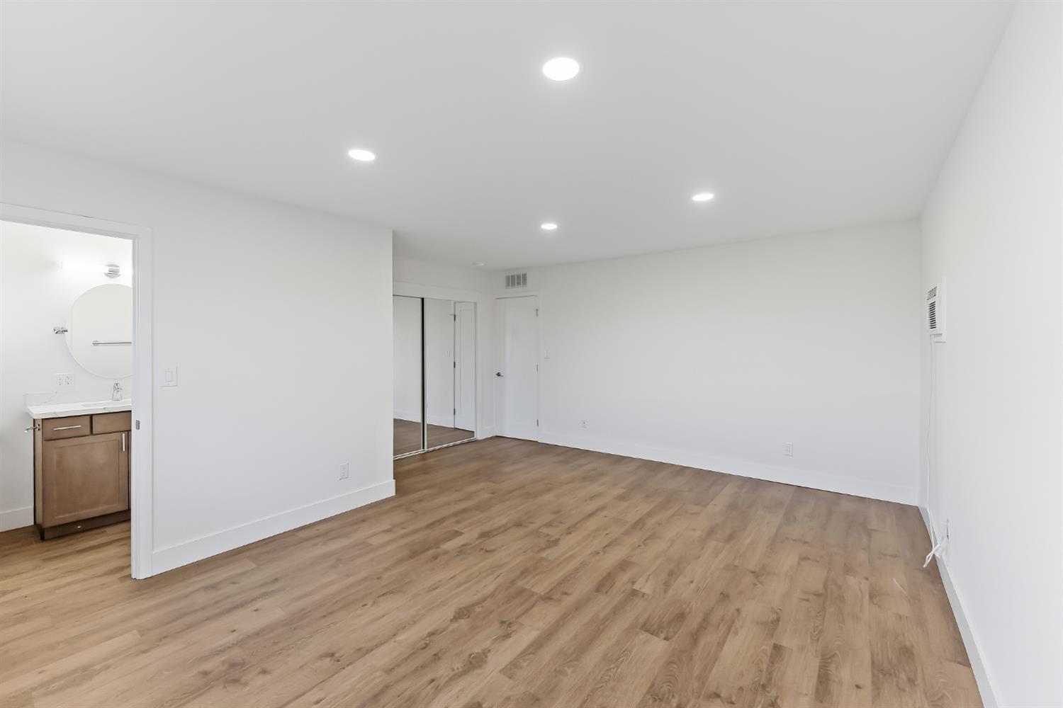 3042 W Mendes Dr, Riverdale, CA 93656