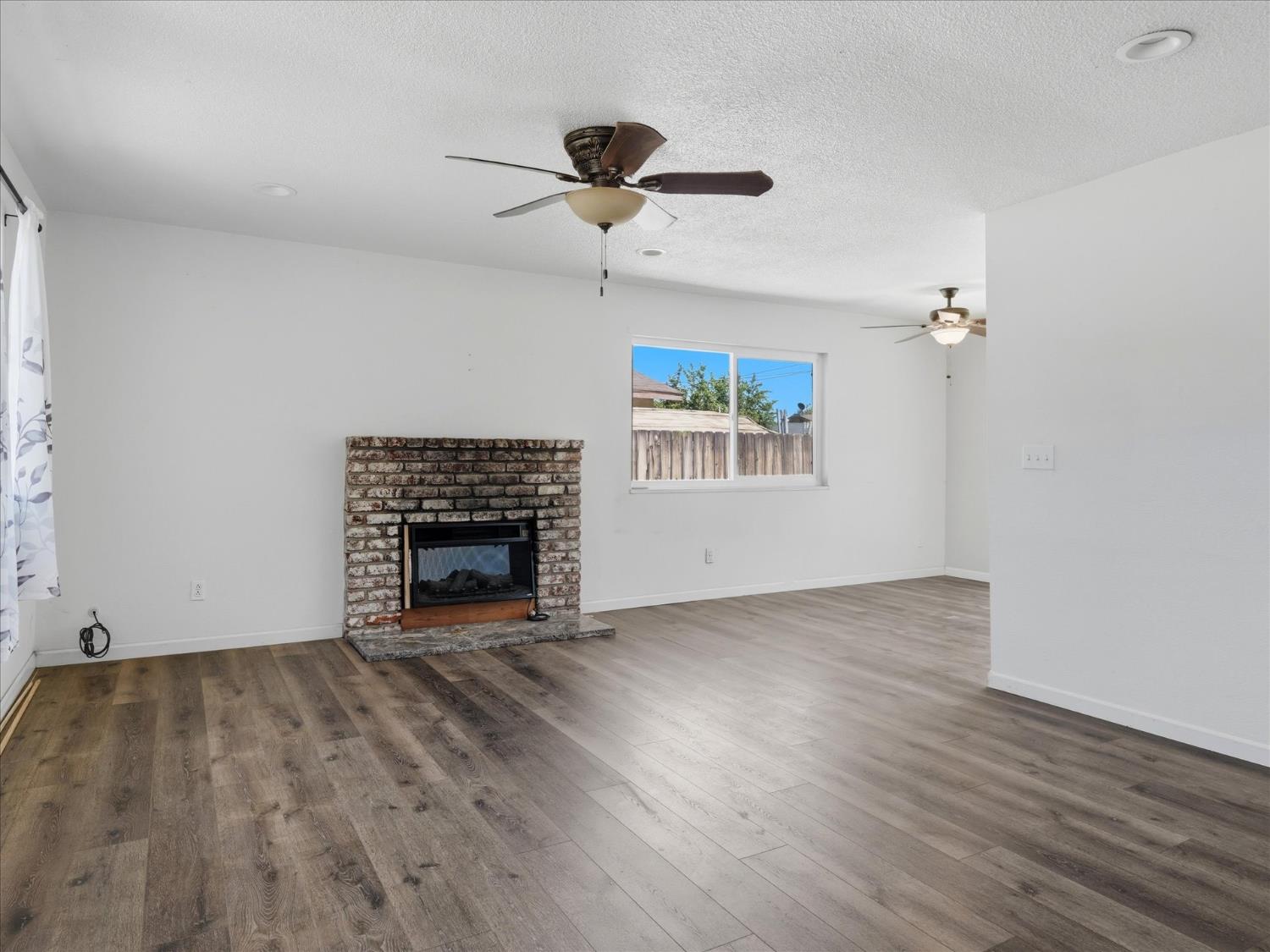 5358 E Tyler Ave, Fresno, CA 93727