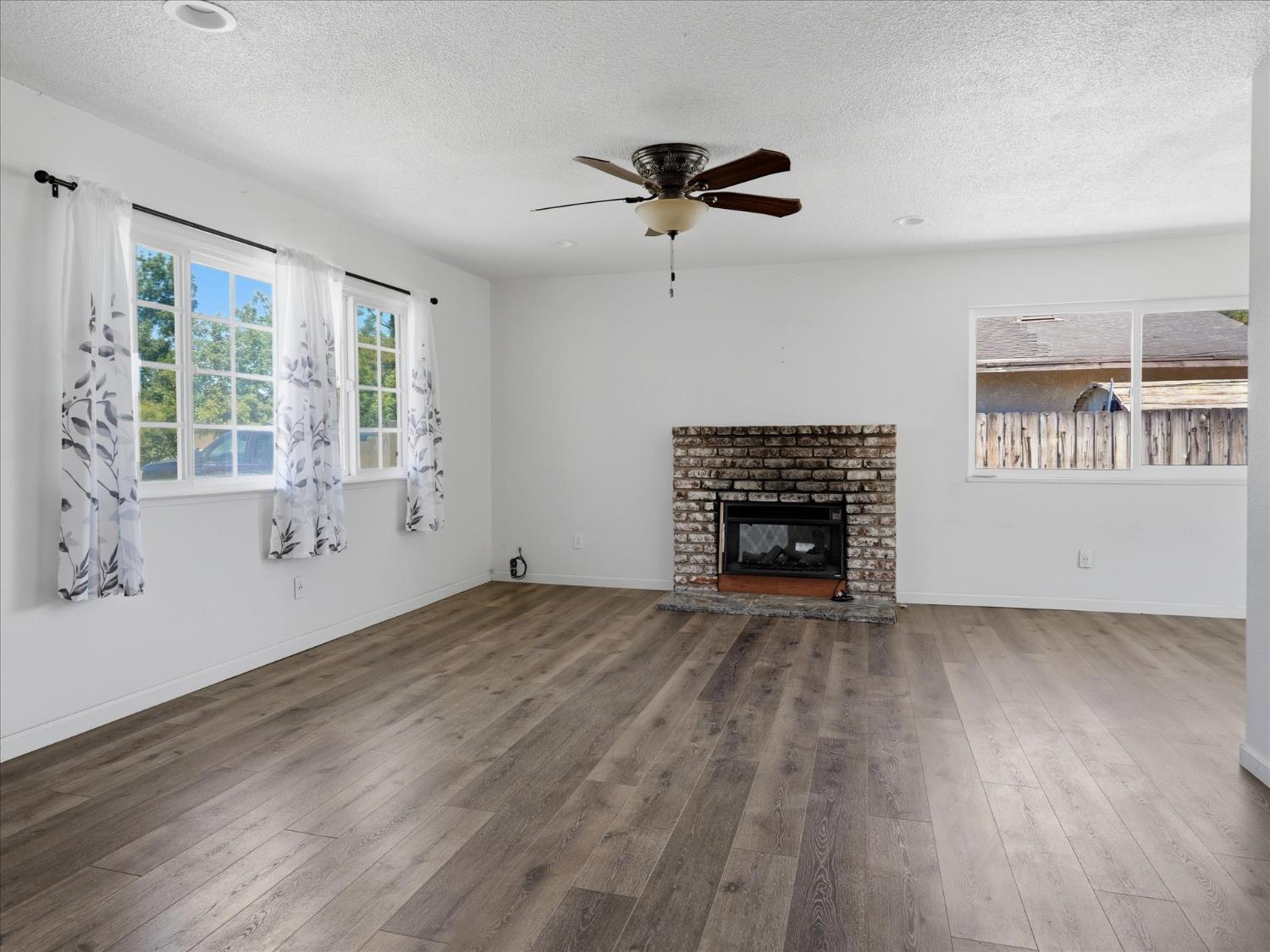 5358 E Tyler Ave, Fresno, CA 93727