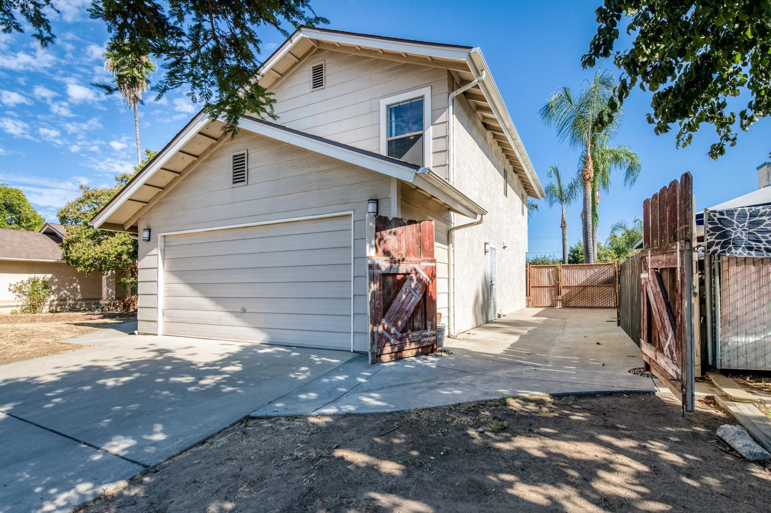 571 W Pat Dr, Clovis, CA 93612