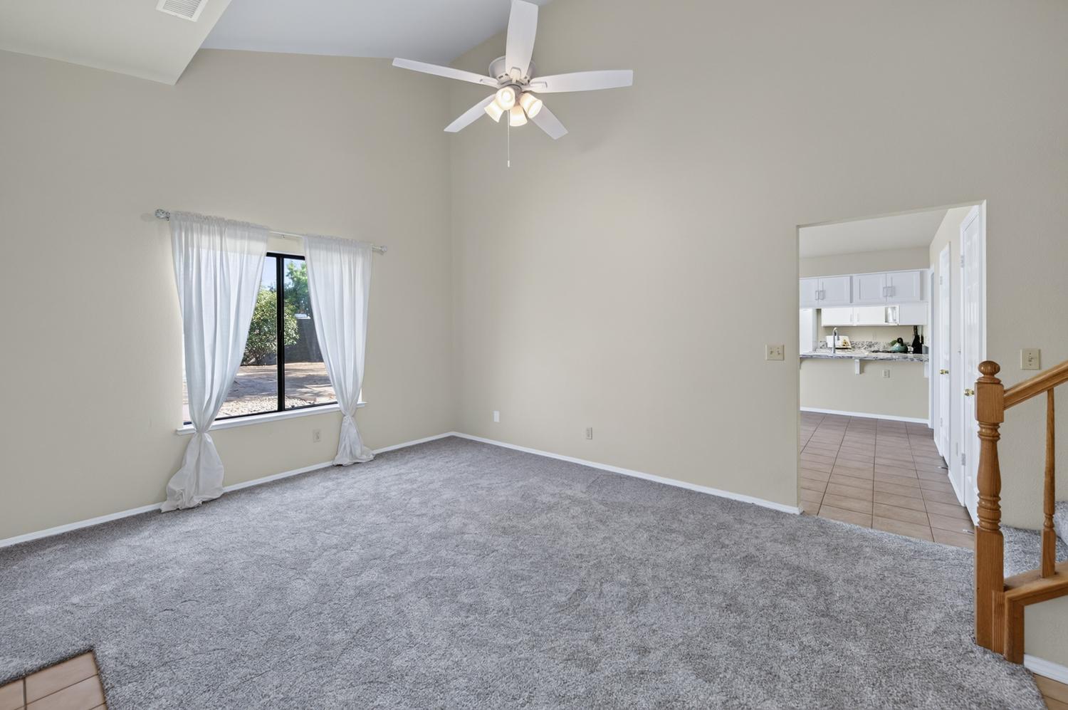 571 W Pat Dr, Clovis, CA 93612