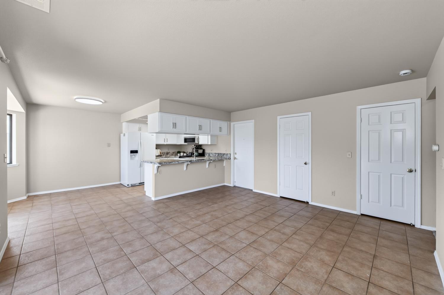 571 W Pat Dr, Clovis, CA 93612