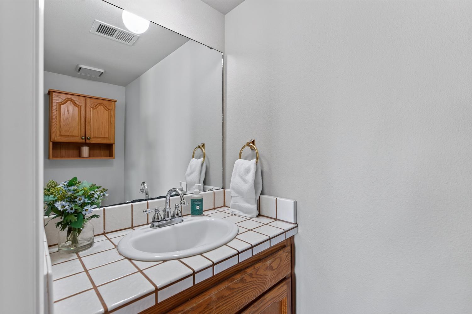 571 W Pat Dr, Clovis, CA 93612