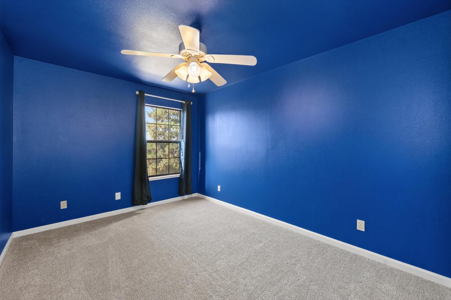 571 W Pat Dr, Clovis, CA 93612