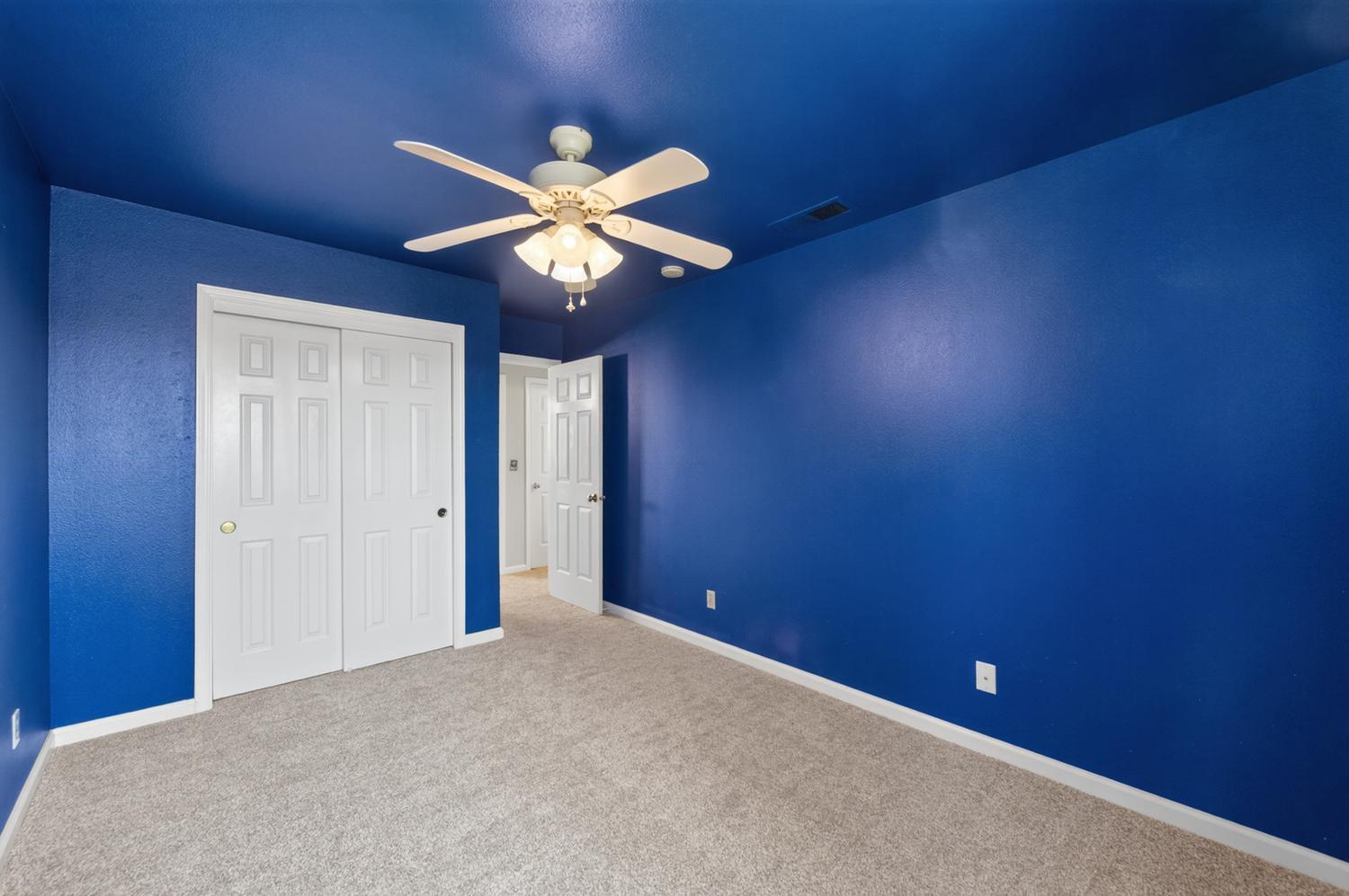 571 W Pat Dr, Clovis, CA 93612