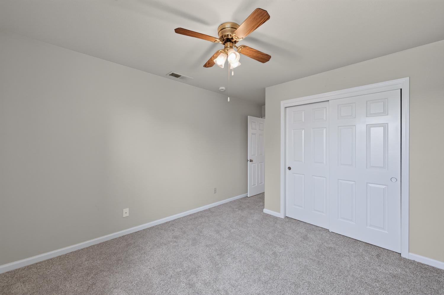 571 W Pat Dr, Clovis, CA 93612