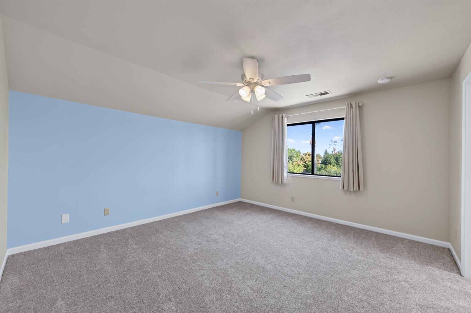571 W Pat Dr, Clovis, CA 93612