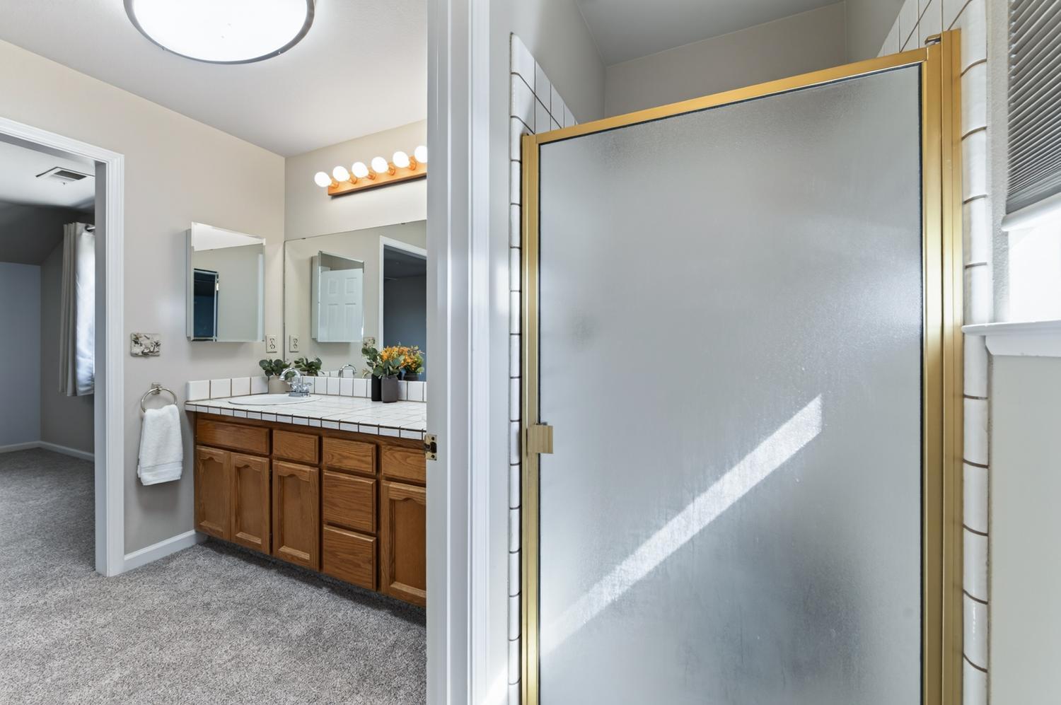 571 W Pat Dr, Clovis, CA 93612