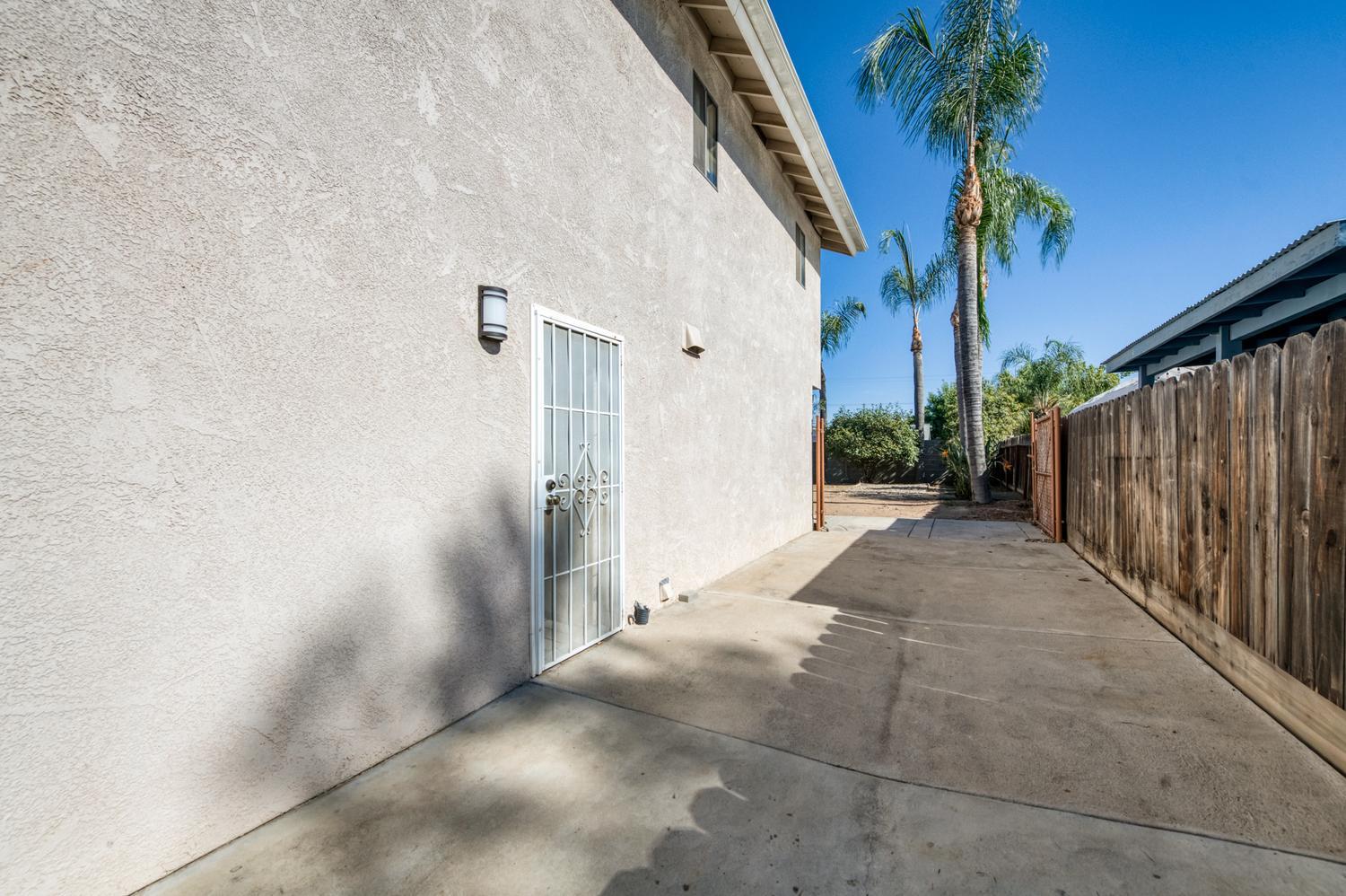 571 W Pat Dr, Clovis, CA 93612