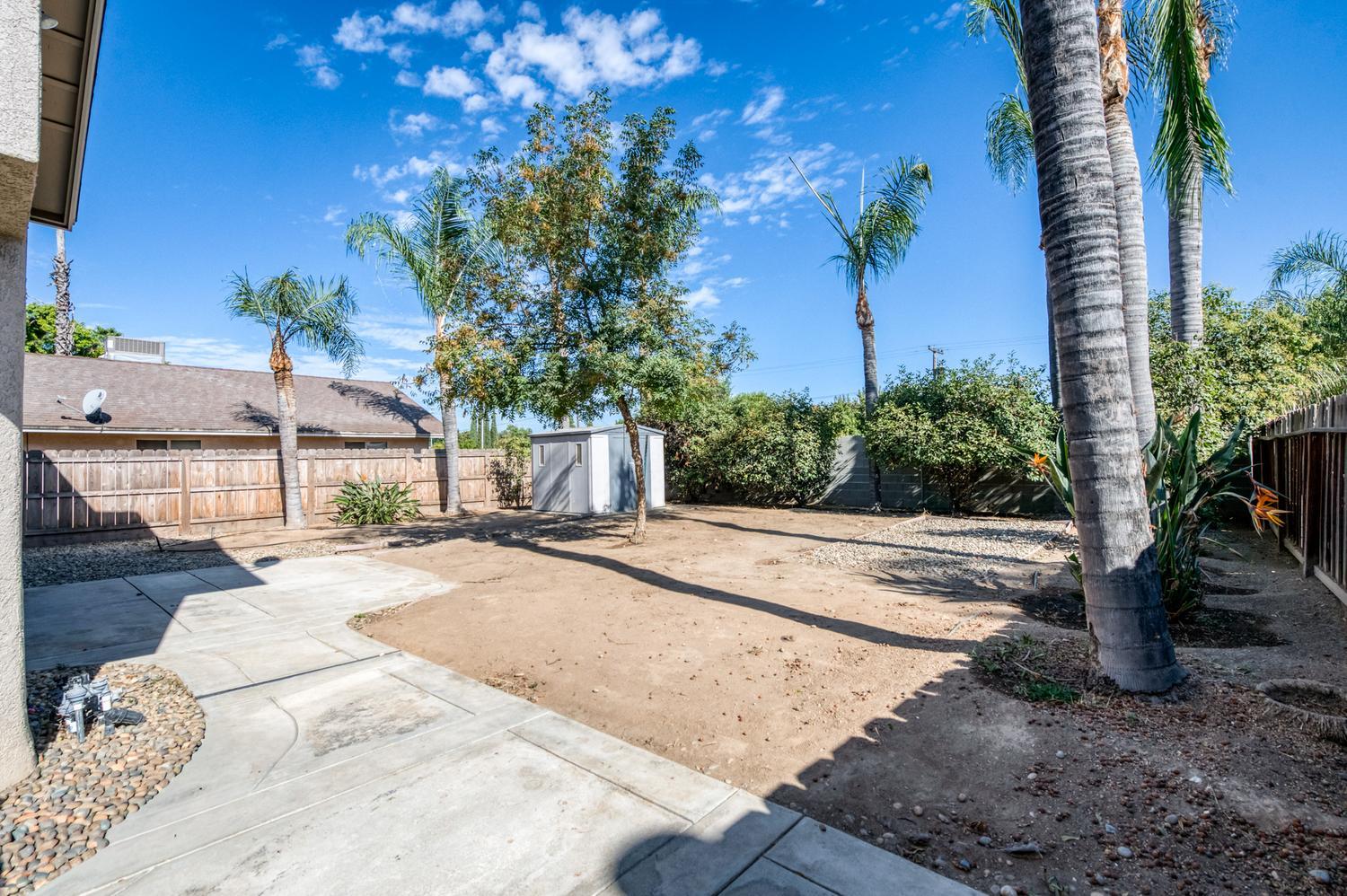 571 W Pat Dr, Clovis, CA 93612