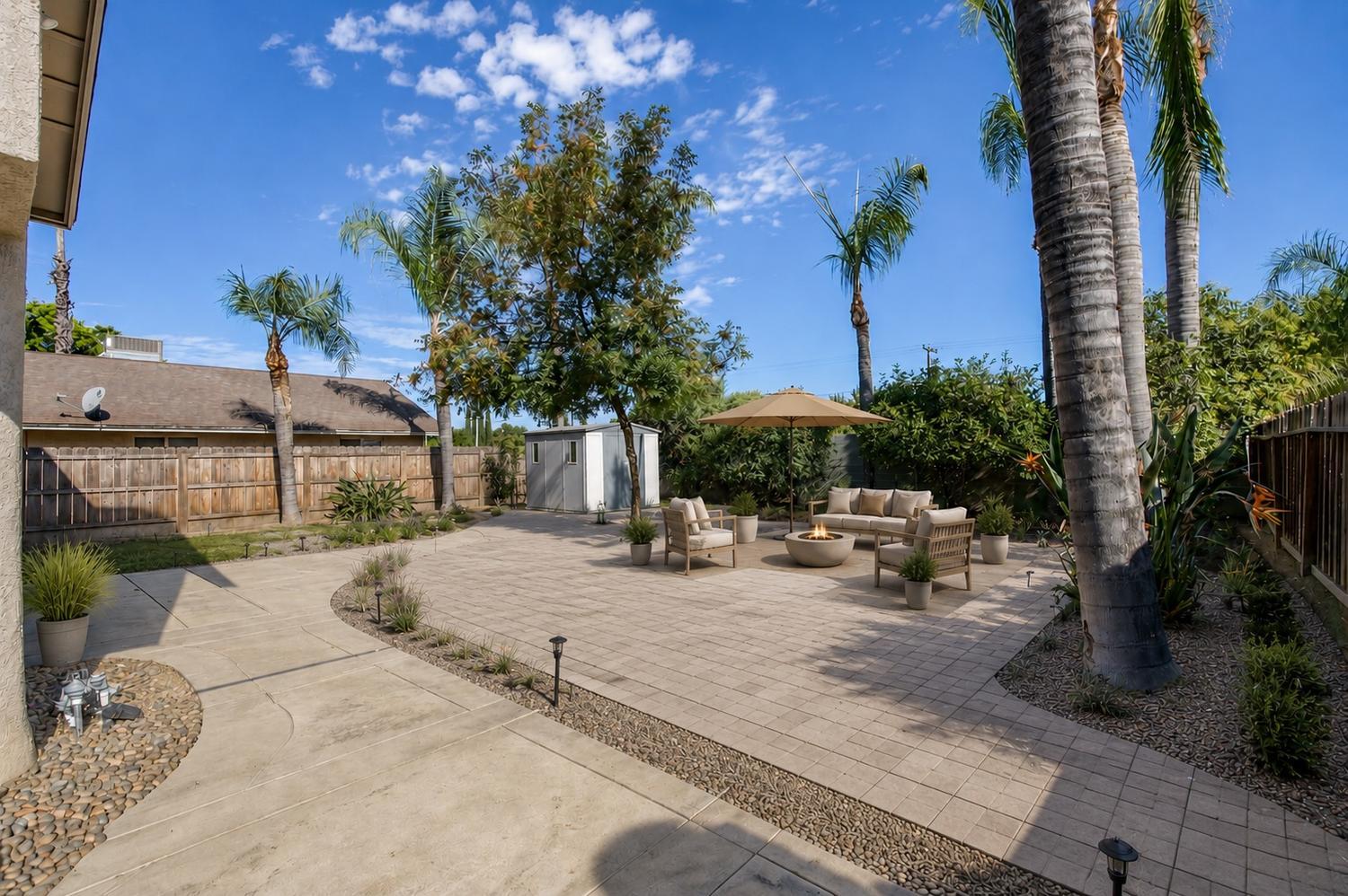 571 W Pat Dr, Clovis, CA 93612