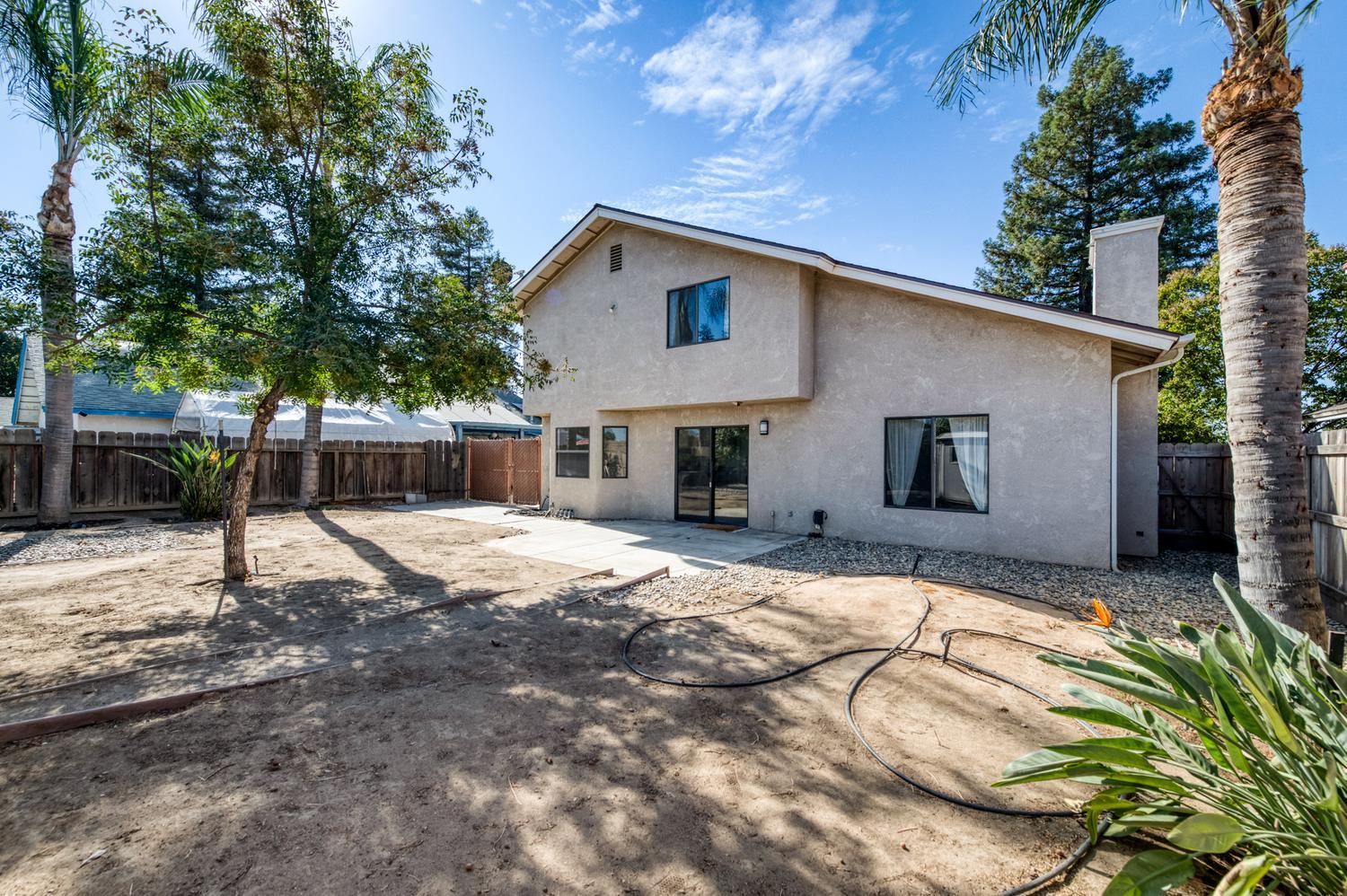 571 W Pat Dr, Clovis, CA 93612