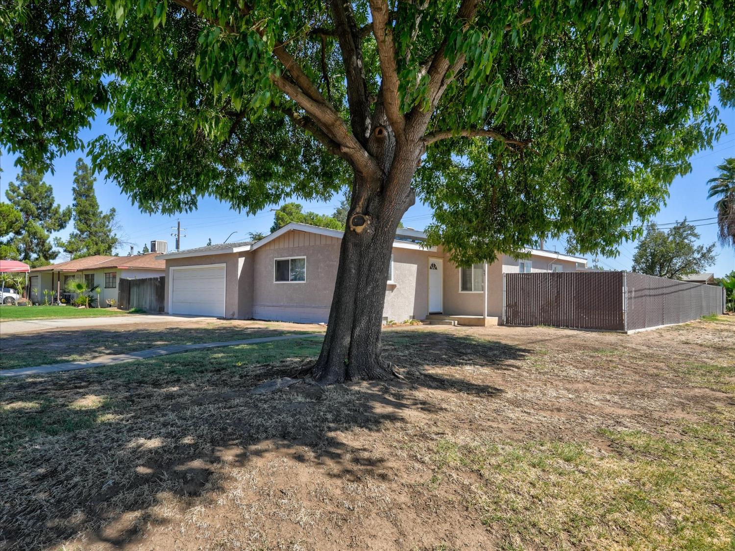 65 E Calimyrna Ave, Fresno, CA 93710