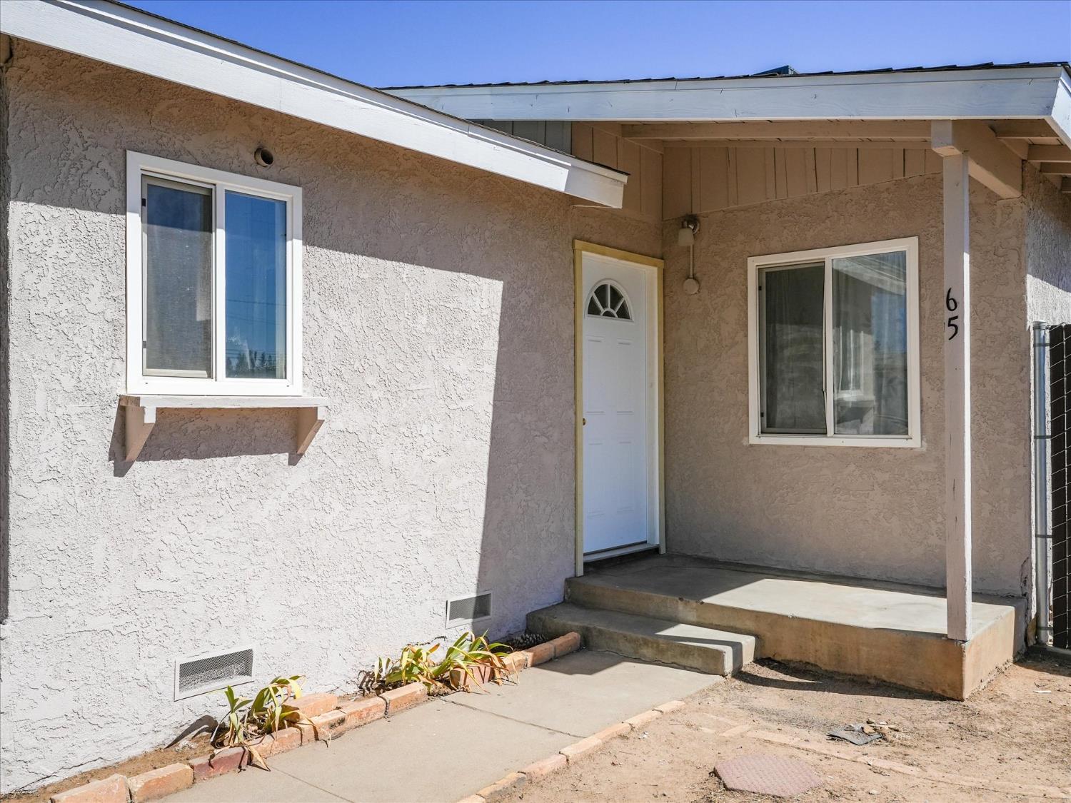 65 E Calimyrna Ave, Fresno, CA 93710