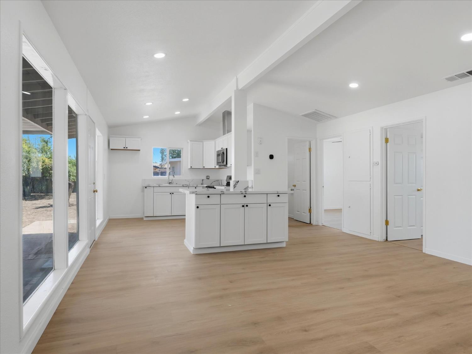 65 E Calimyrna Ave, Fresno, CA 93710