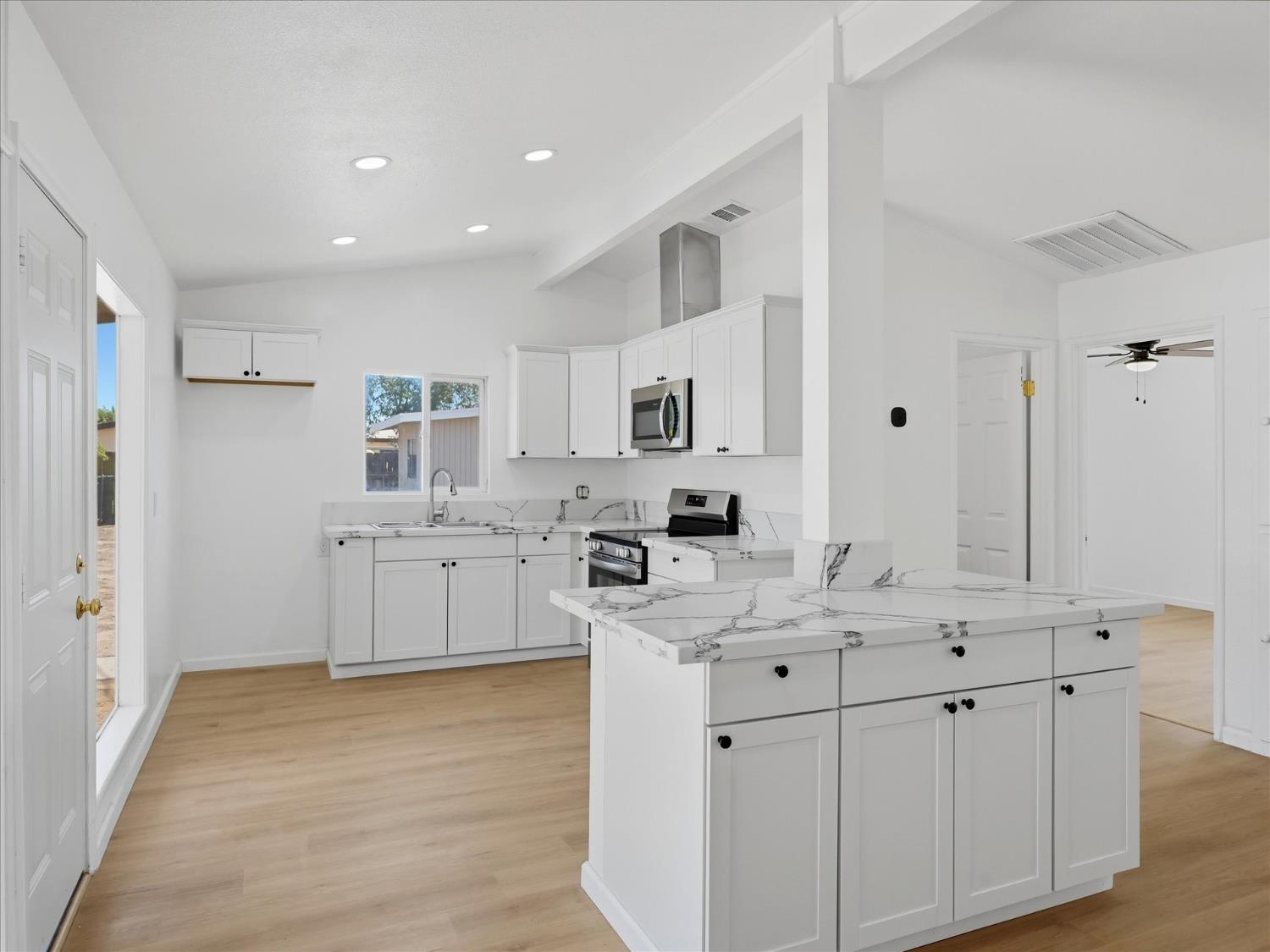 65 E Calimyrna Ave, Fresno, CA 93710