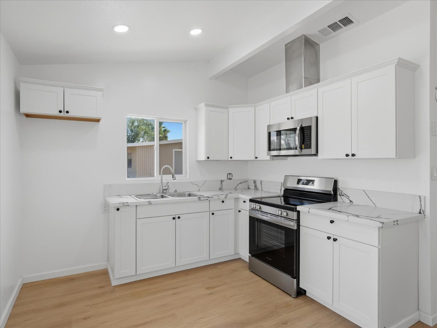 65 E Calimyrna Ave, Fresno, CA 93710