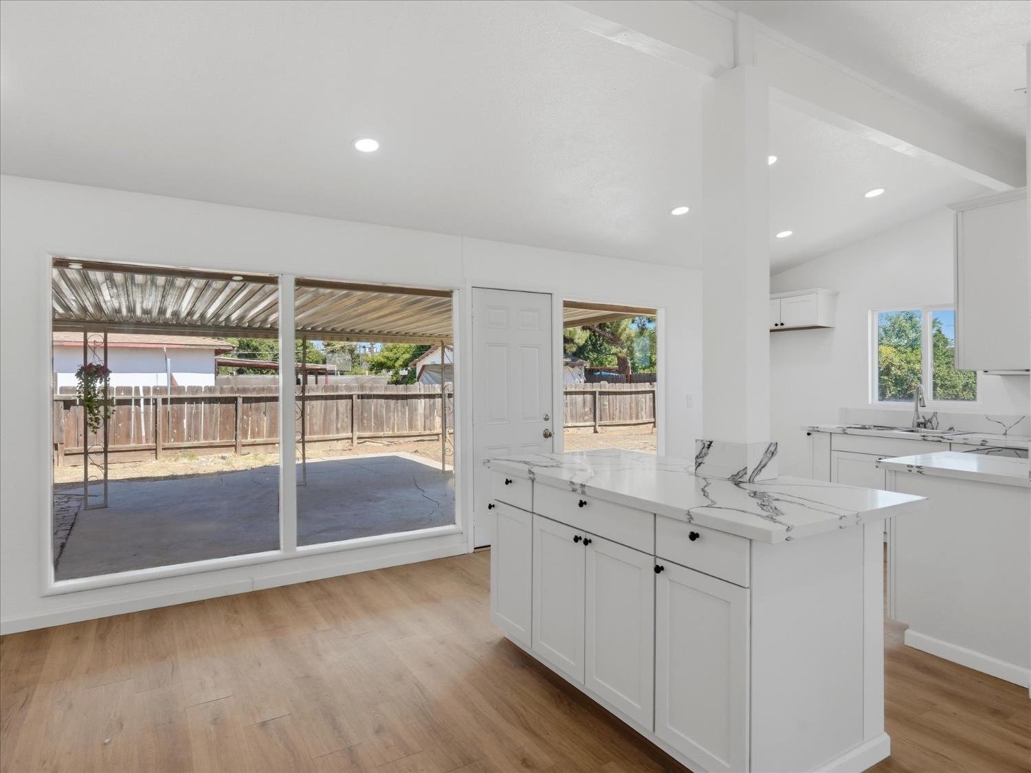 65 E Calimyrna Ave, Fresno, CA 93710