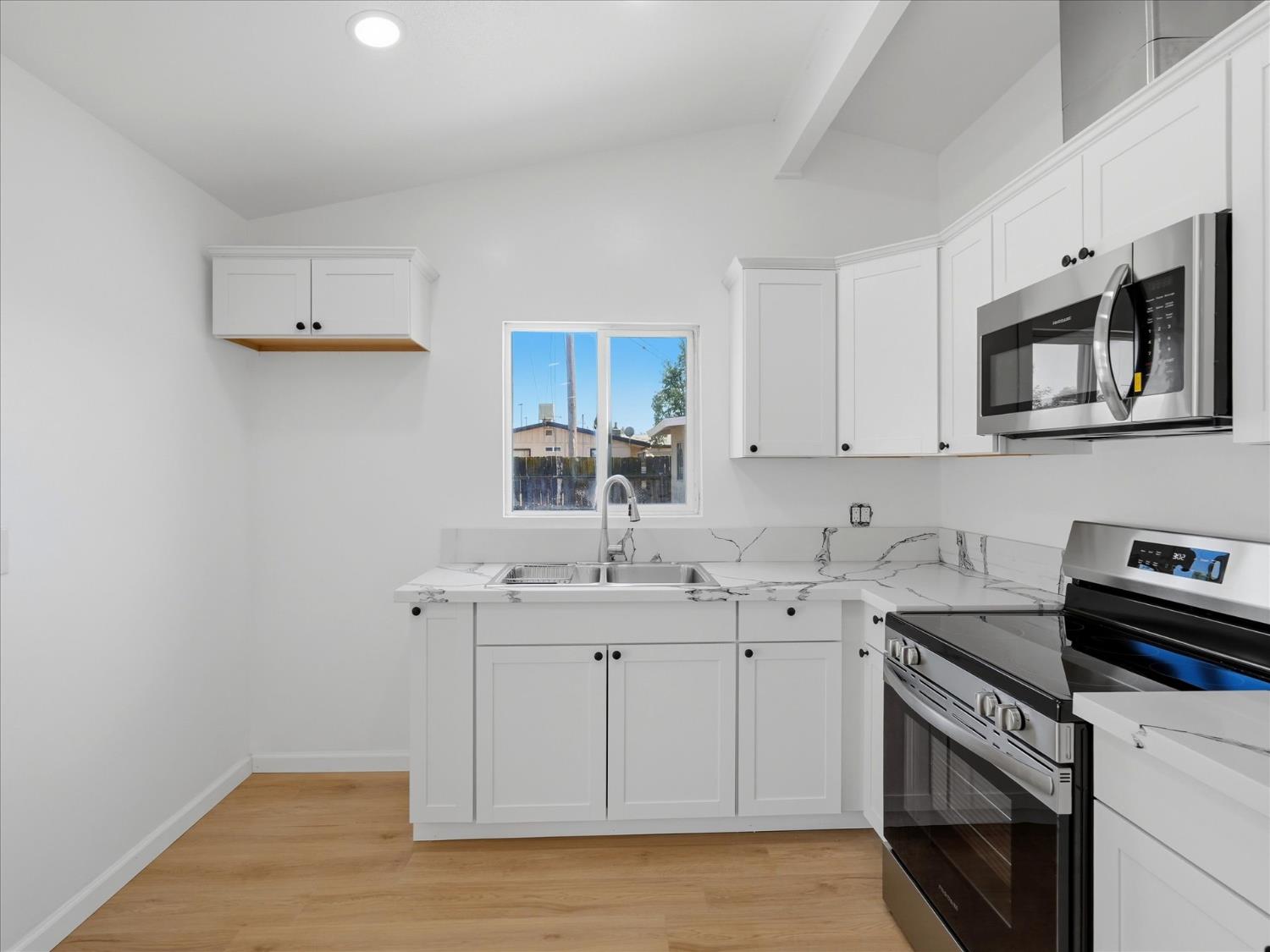 65 E Calimyrna Ave, Fresno, CA 93710