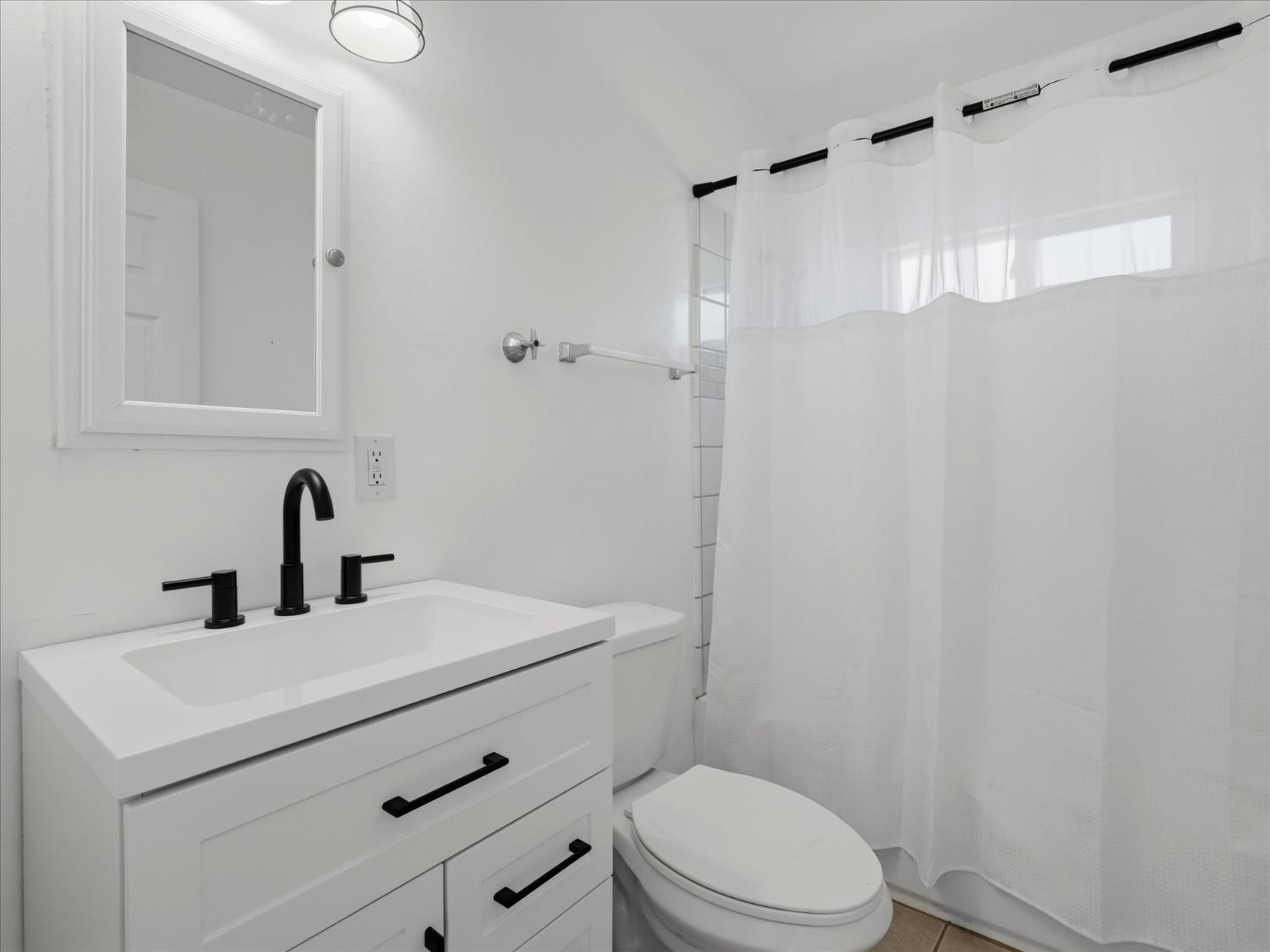 65 E Calimyrna Ave, Fresno, CA 93710