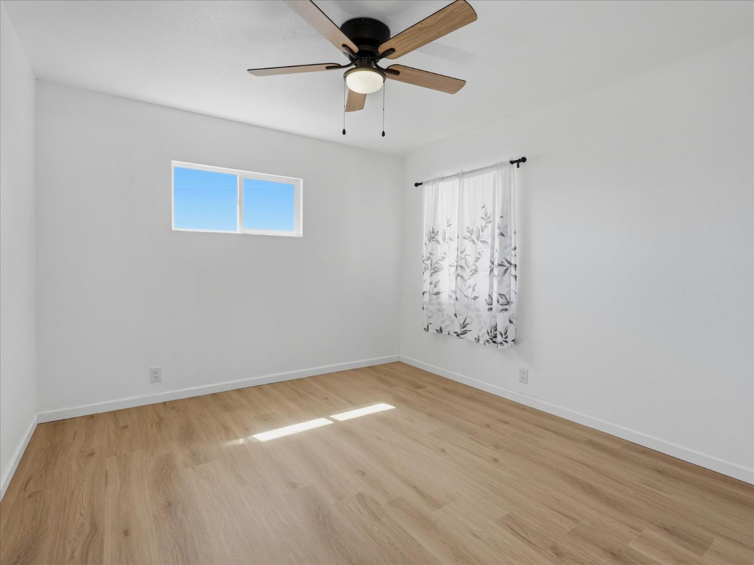 65 E Calimyrna Ave, Fresno, CA 93710