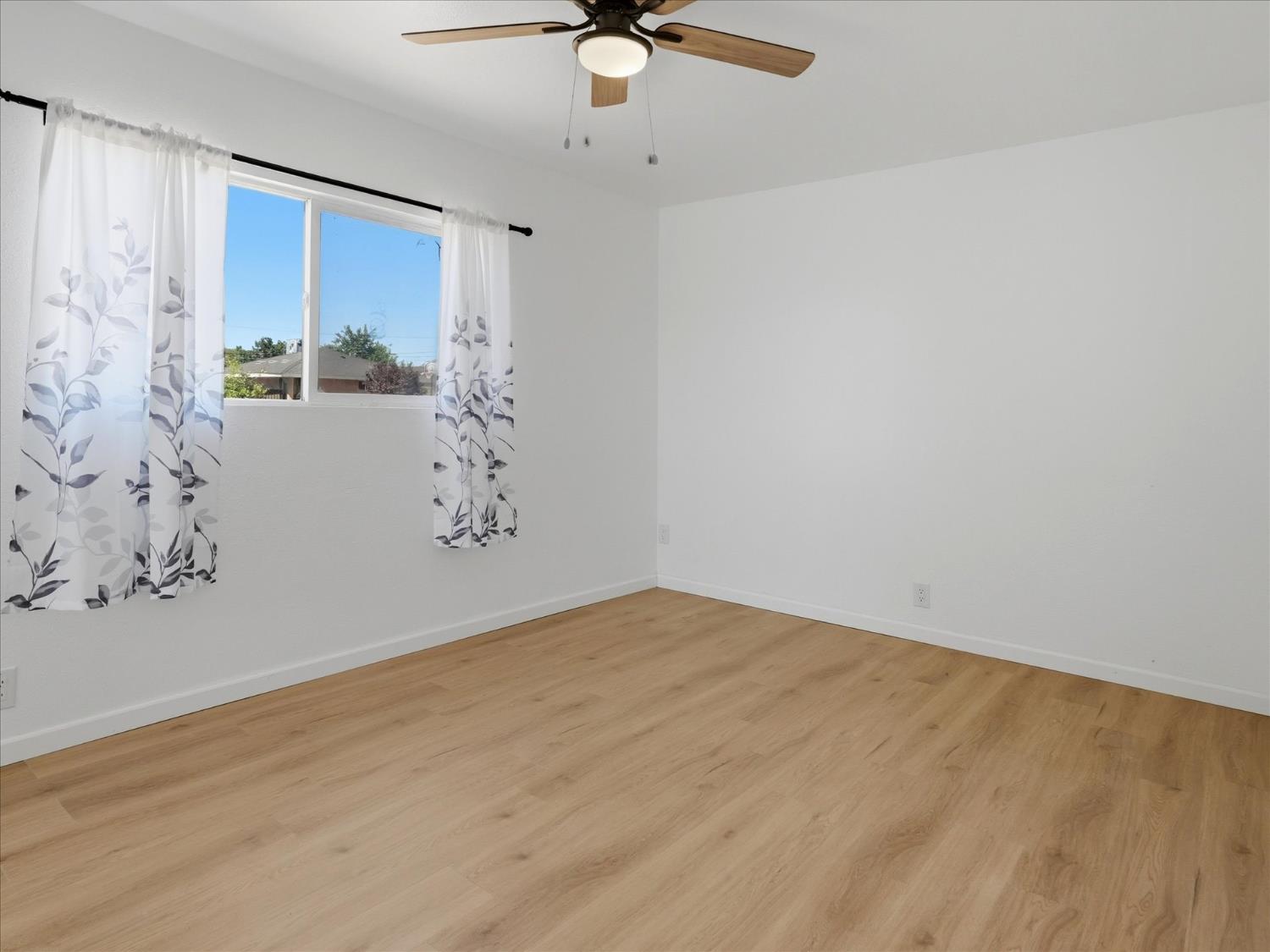 65 E Calimyrna Ave, Fresno, CA 93710