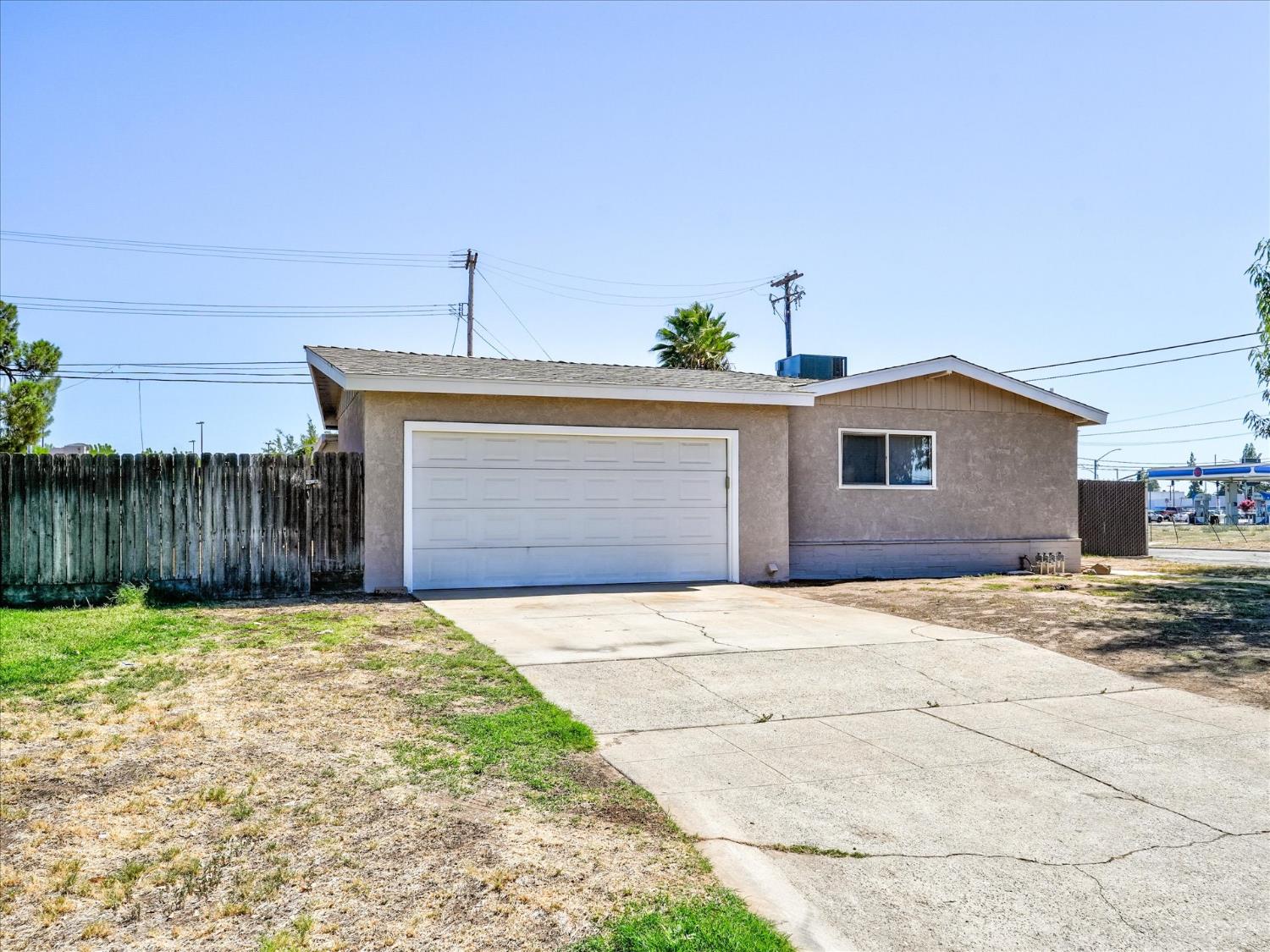 65 E Calimyrna Ave, Fresno, CA 93710