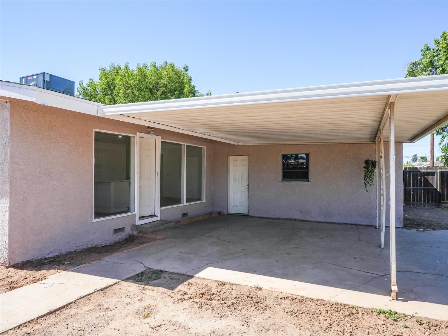 65 E Calimyrna Ave, Fresno, CA 93710