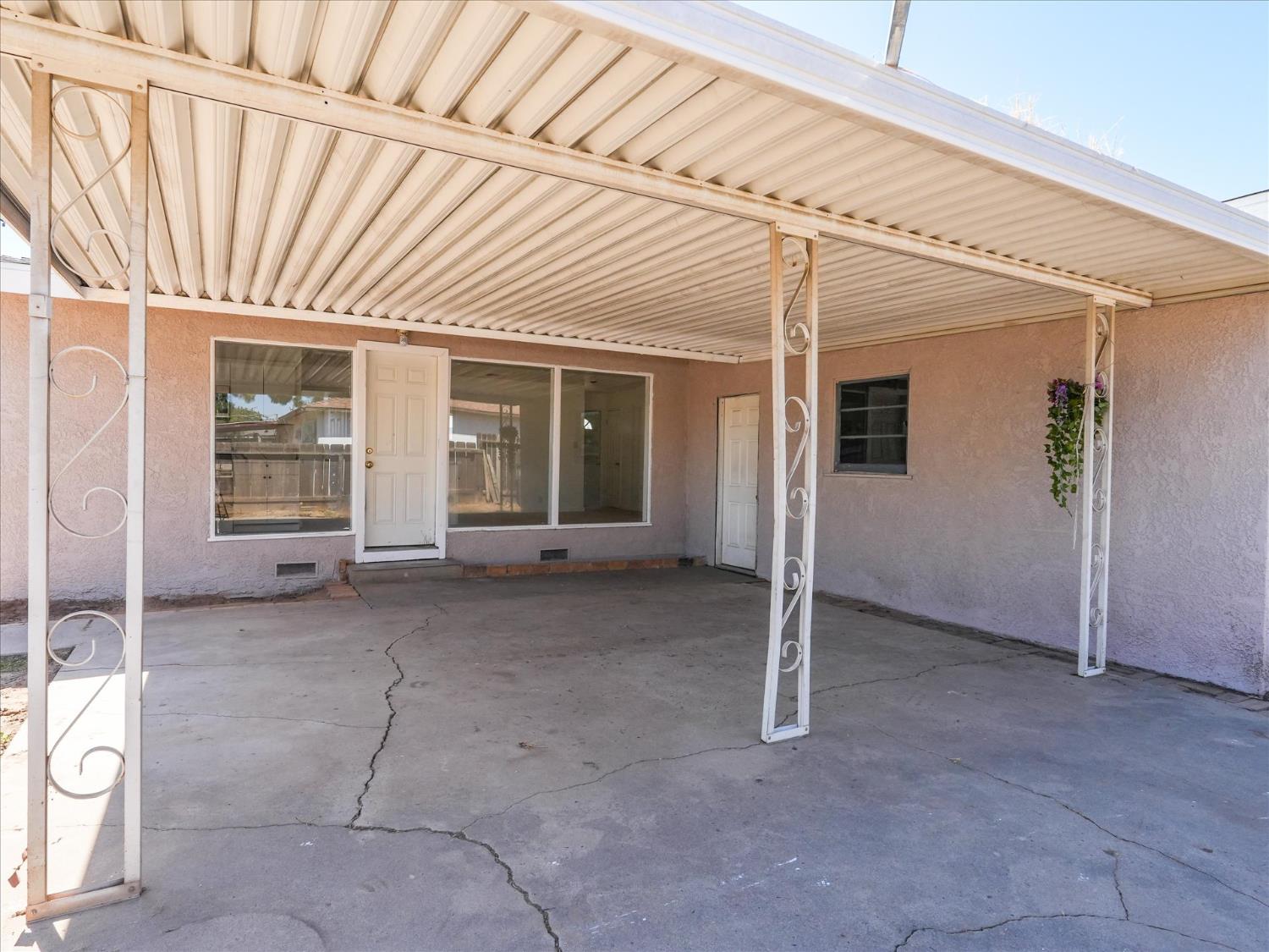 65 E Calimyrna Ave, Fresno, CA 93710