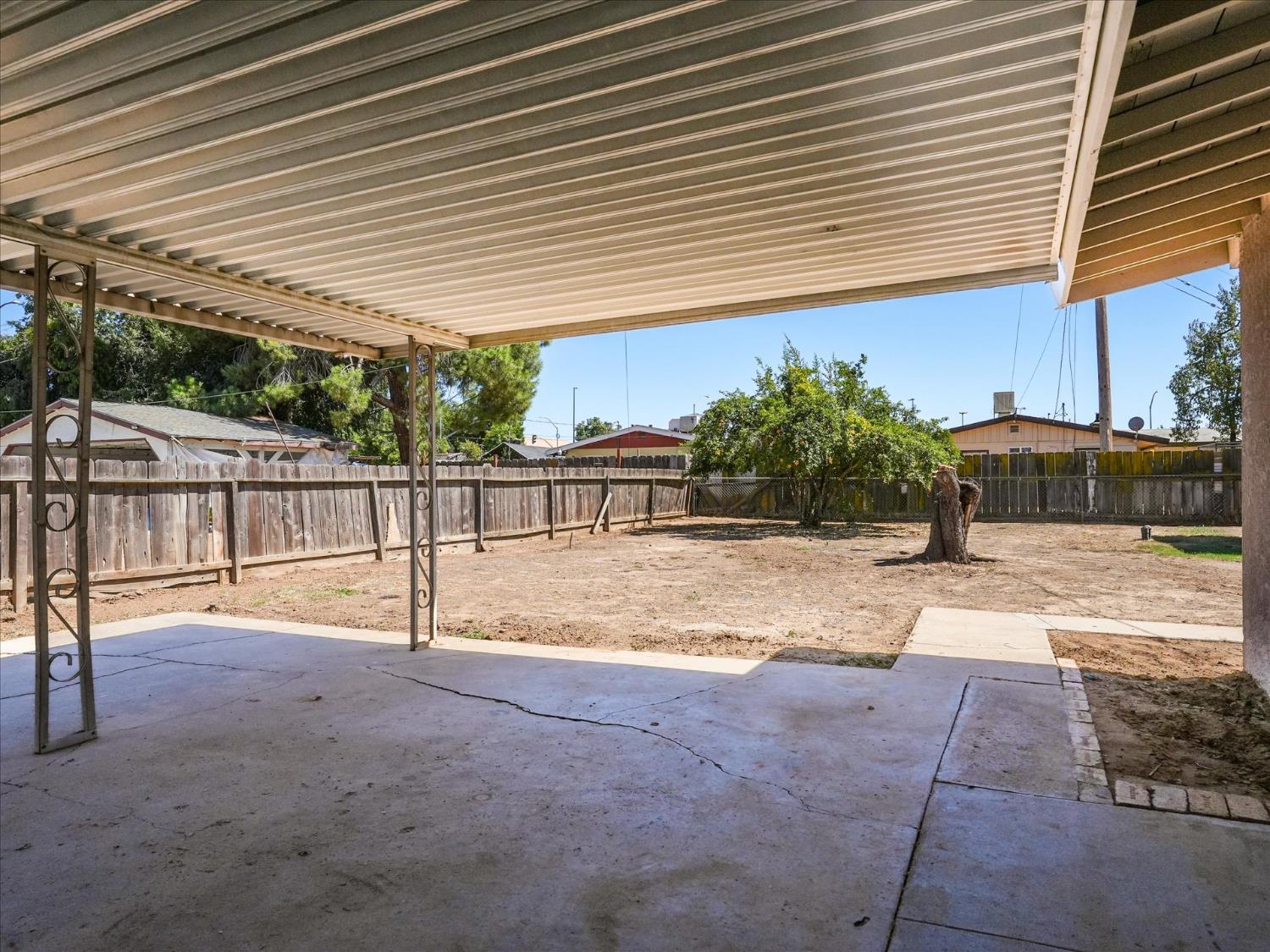 65 E Calimyrna Ave, Fresno, CA 93710