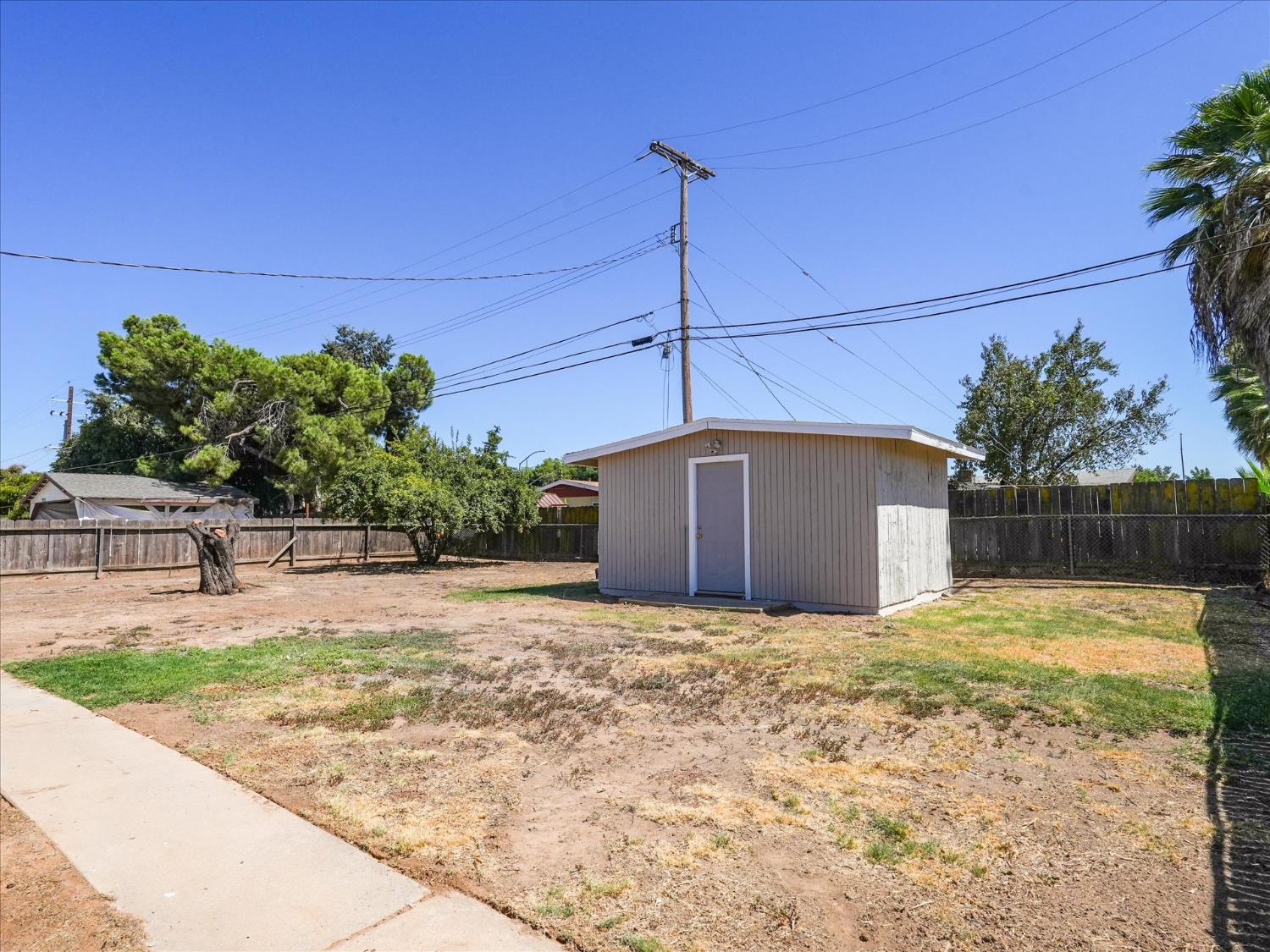 65 E Calimyrna Ave, Fresno, CA 93710