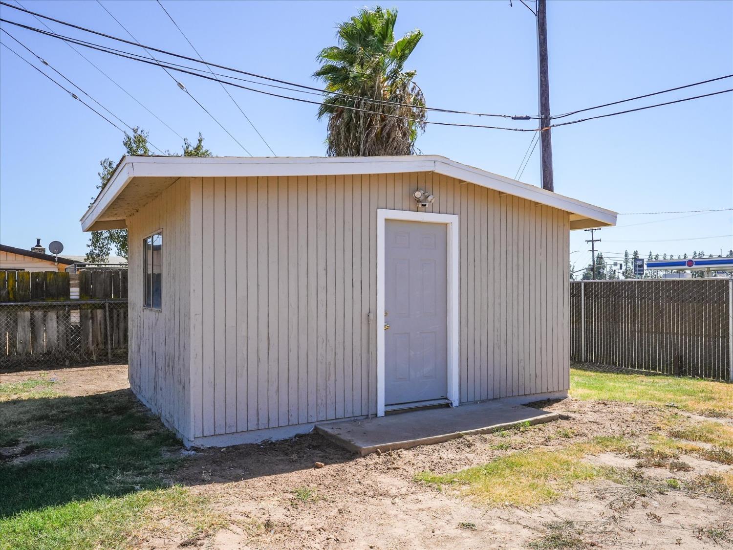 65 E Calimyrna Ave, Fresno, CA 93710