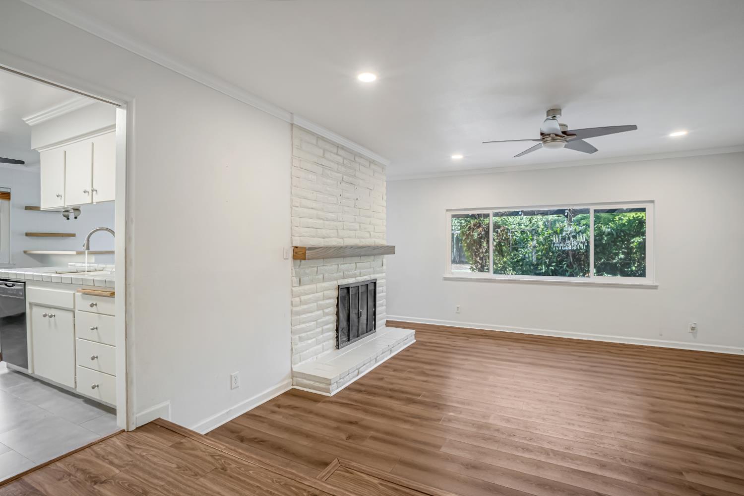 730 W Escalon Ave, Fresno, CA 93704